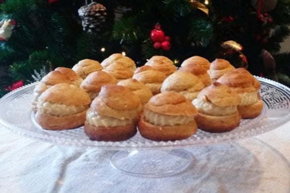 Pastelitos navideños con crema de anacardos y naranja