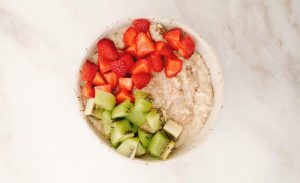 porridge con fruta fresca