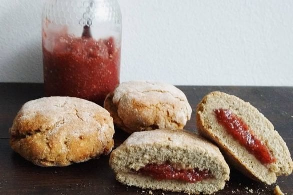 Panecillos sin gluten, rellenos de mermelada crudivegana