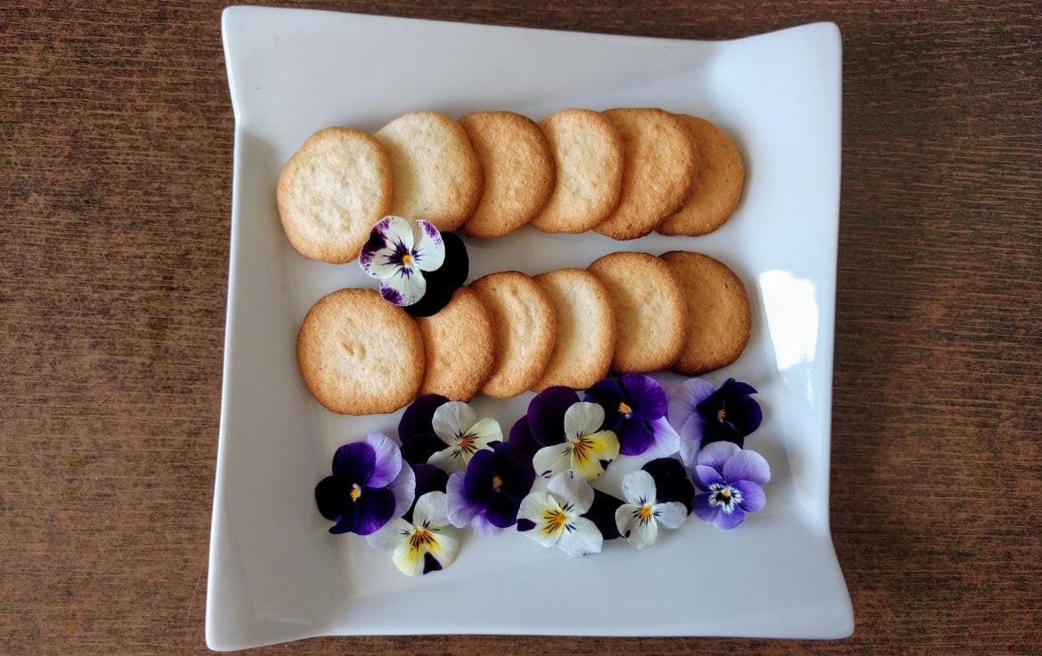 Almond cookies ready in 10 minutes