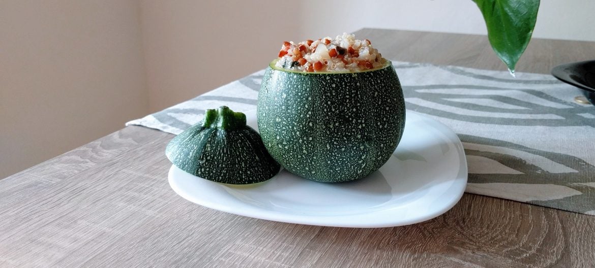 Round zucchini filled with quinoa and lentils