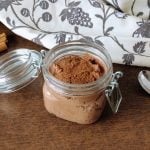 Raw vegan chocolate mousse: a fresh and healthy snack