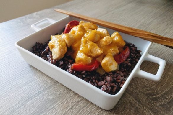 Pollo thai con mango