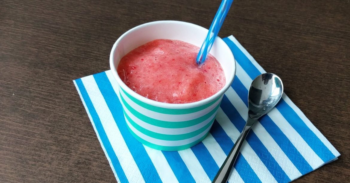 Sorbete crudivegano de fresa: un remedio para el calor