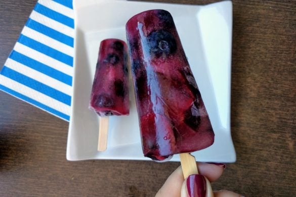 Polos de lima con fruta fresca