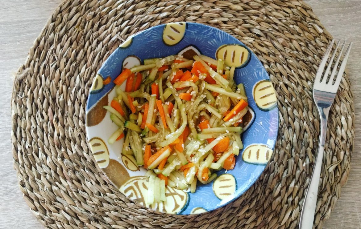 Japanese salad with sesame