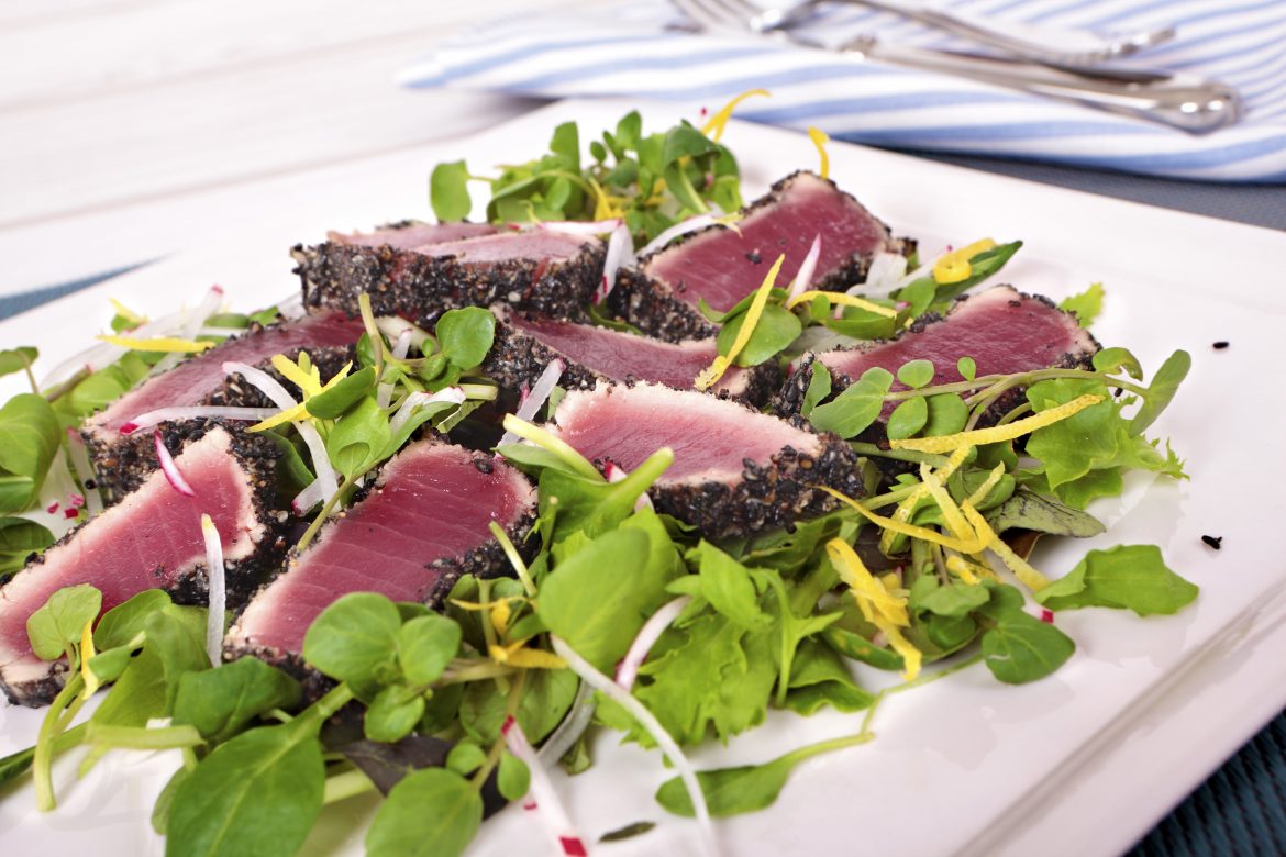 Tuna tataki with black sesame