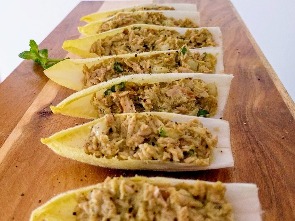 Endive leaves stuffed with tuna