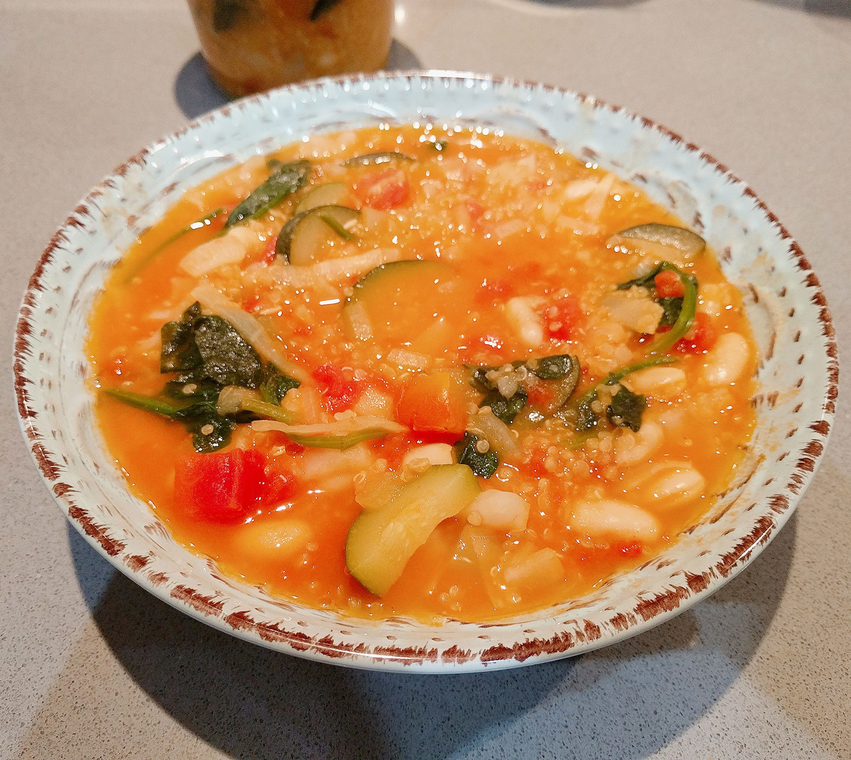 Sopa de quinoa con judías y verduras