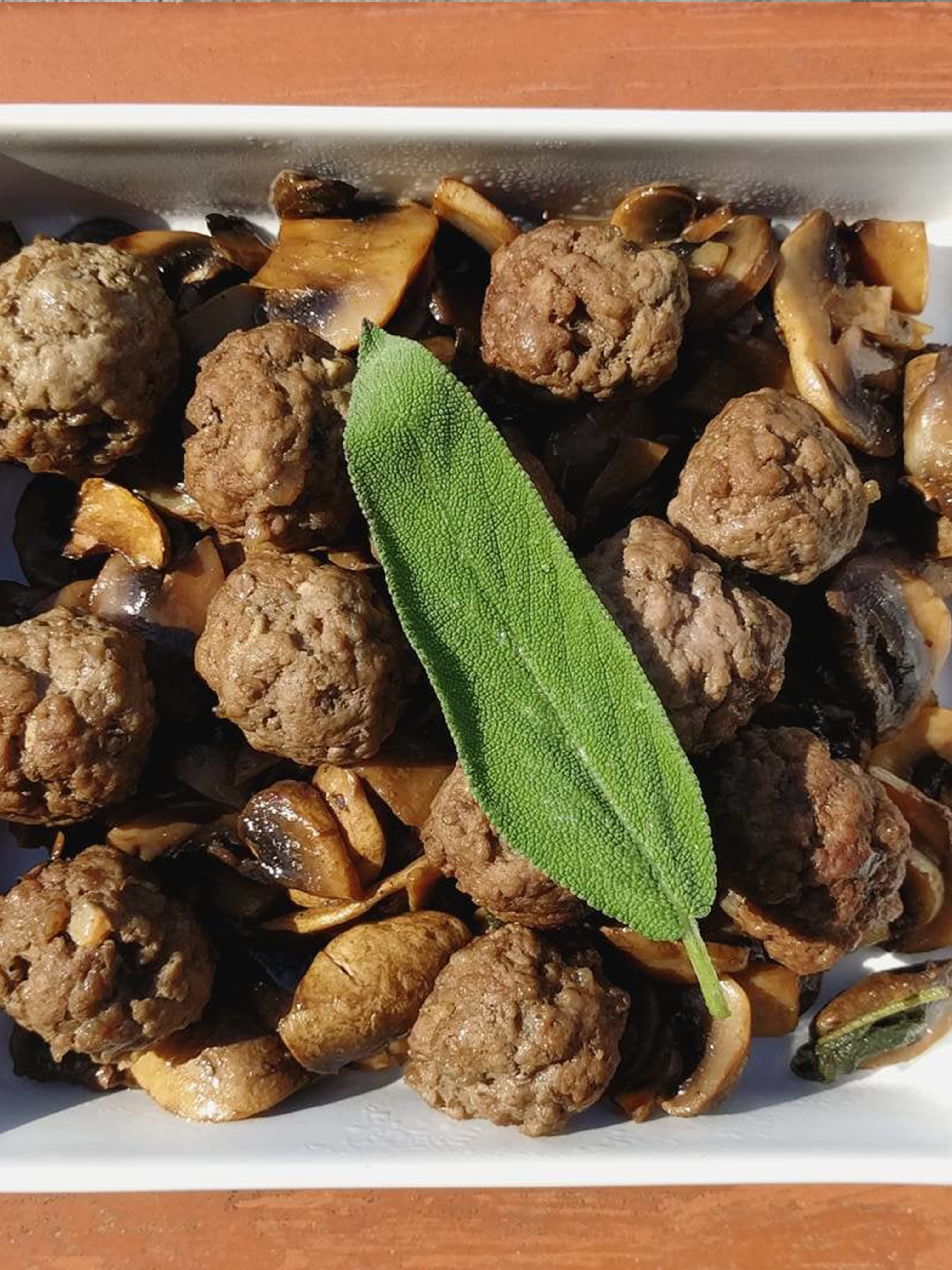Ensalada express con albóndigas (de tempeh o carne)